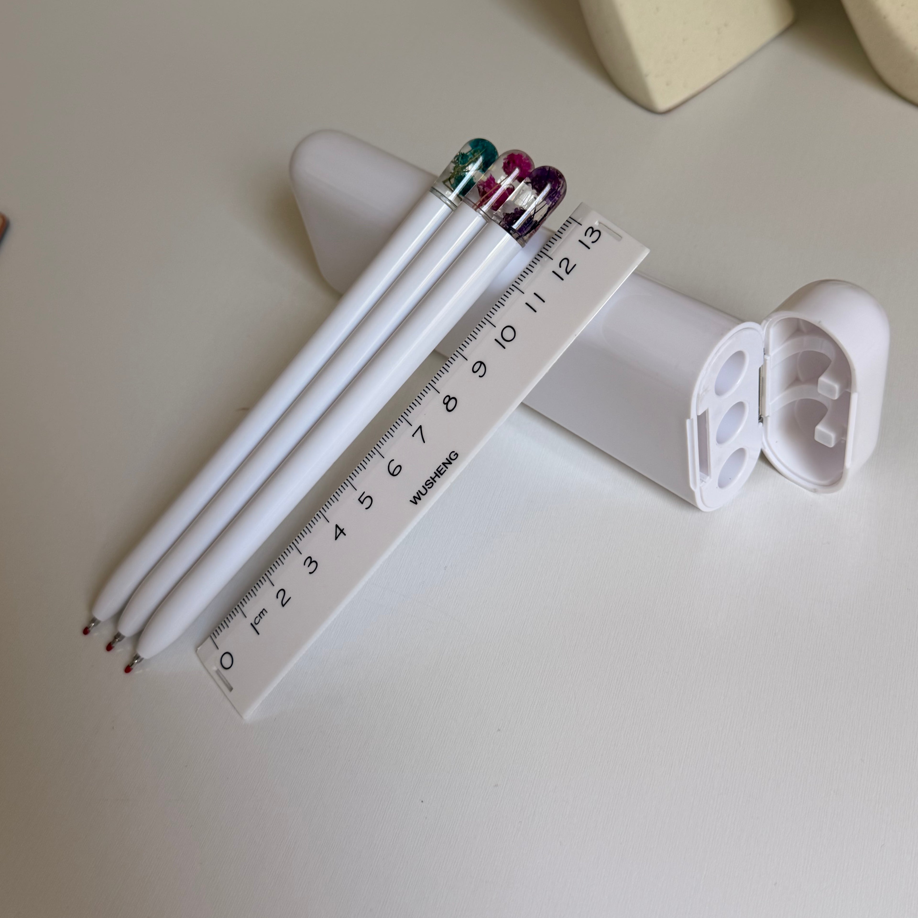 Minimalist Writing Set

3 Color Pens & Ruler in Case
