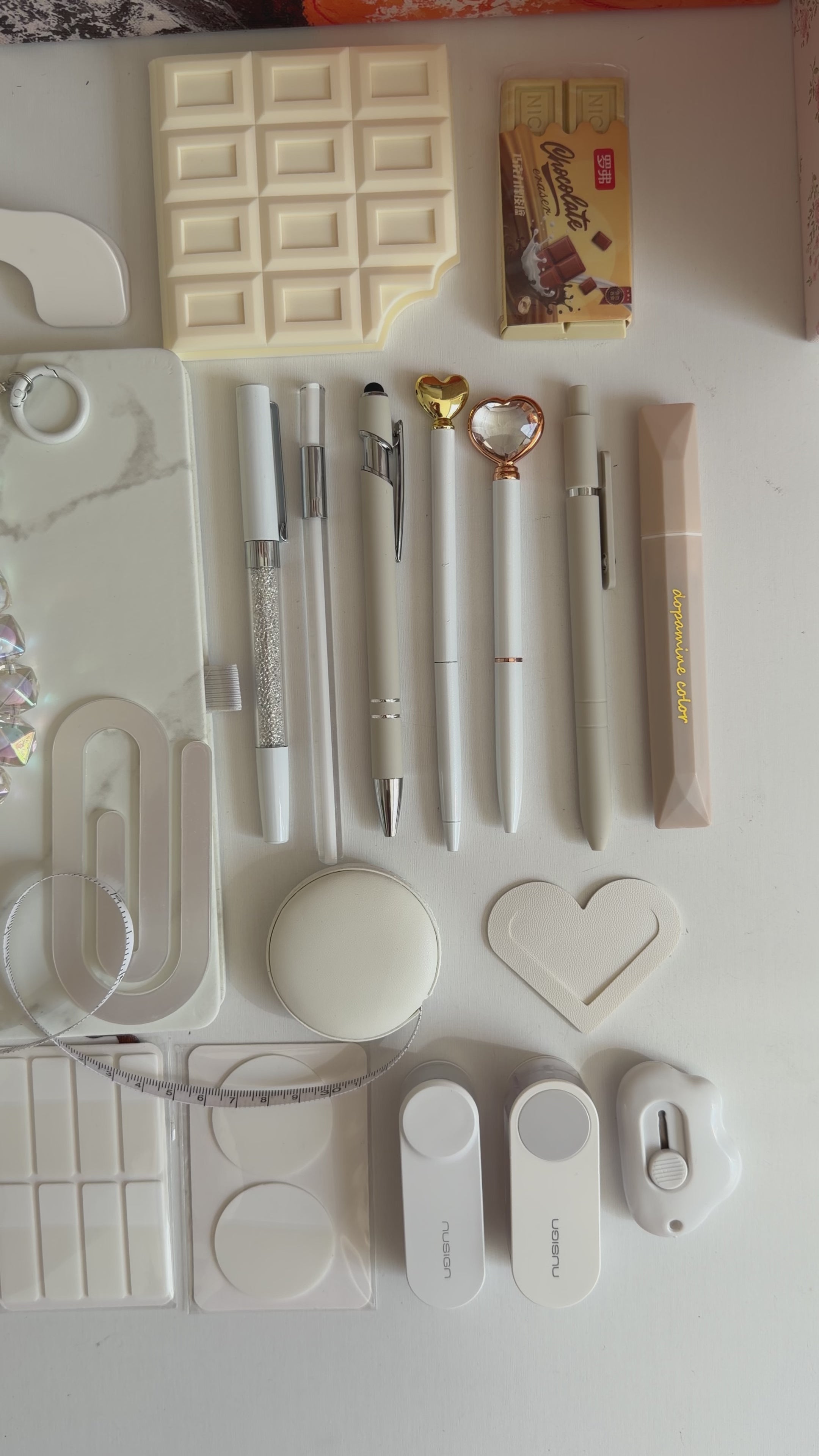 White bookish bundle 🤍 26 items
